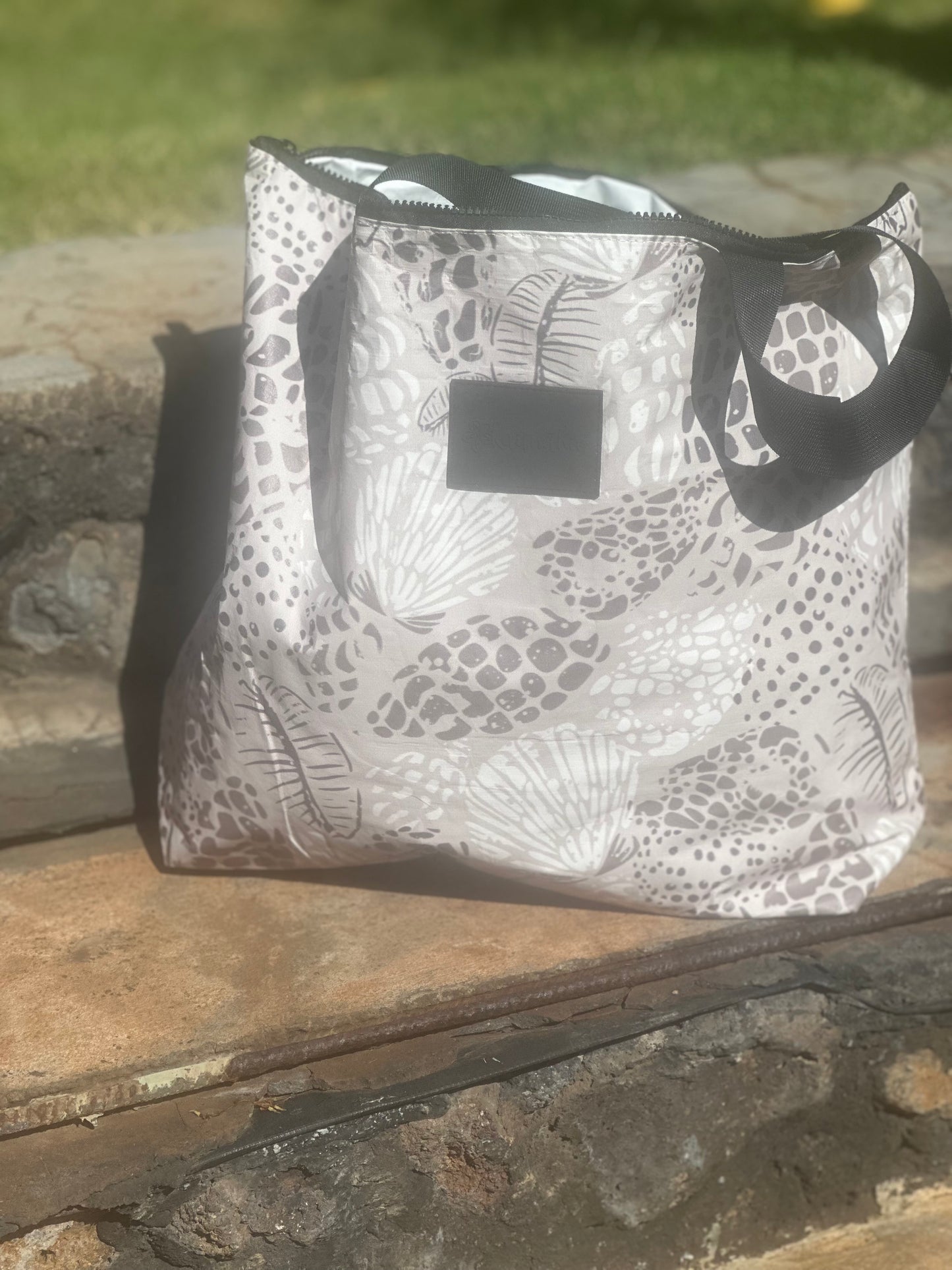 Holoholo Tote Bag