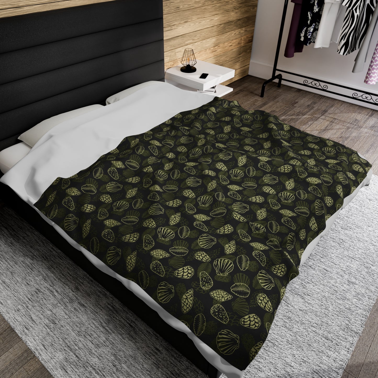 Seashell '24 Black and green Plush Blanket