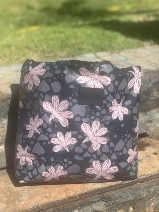 Holoholo Tote Bag