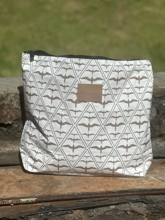 Holoholo Tote Bag